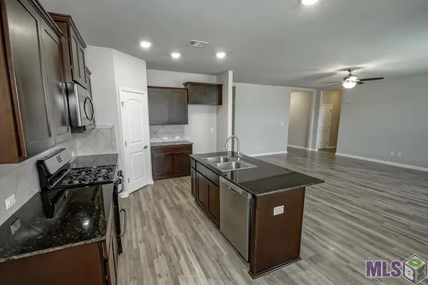 $265,000 | 14079 Oakwilde Drive, Denham Springs, LA 70706