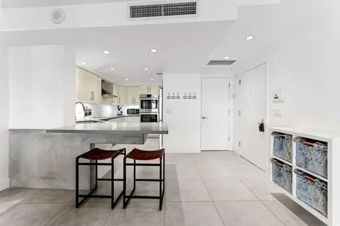 $350,000 | 2425 Presidential Way, Unit 1806, West Palm Beach, FL 33401