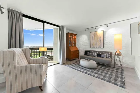 $350,000 | 2425 Presidential Way, Unit 1806, West Palm Beach, FL 33401