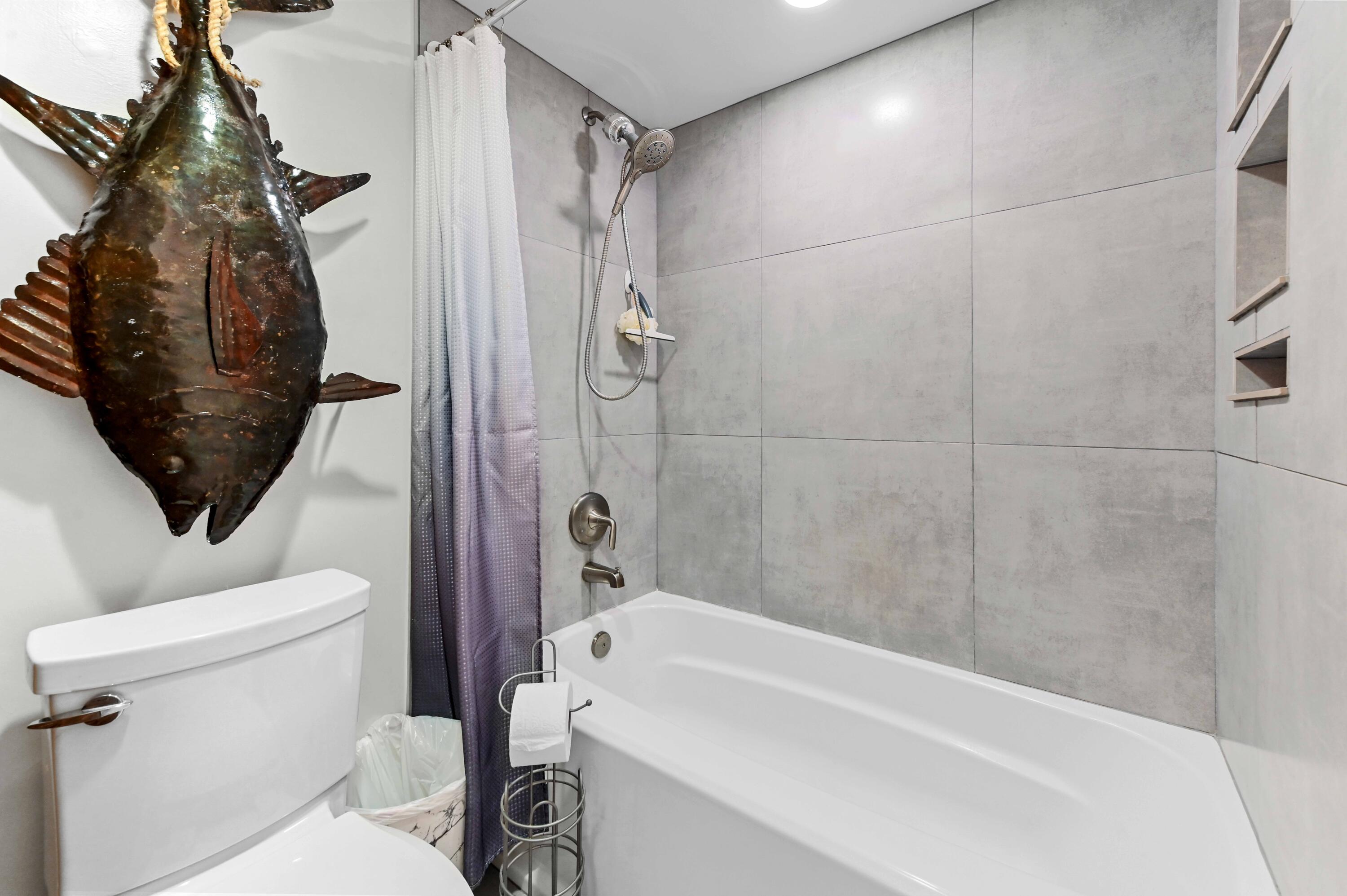 2425 Presidential Way, Unit 1806 West Palm Beach, FL 33401 - Photo 27 of 45 11 bathroom 02