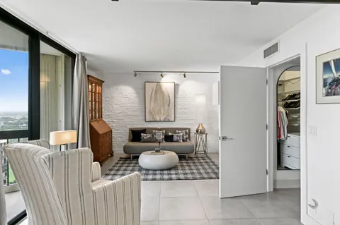 $350,000 | 2425 Presidential Way, Unit 1806, West Palm Beach, FL 33401