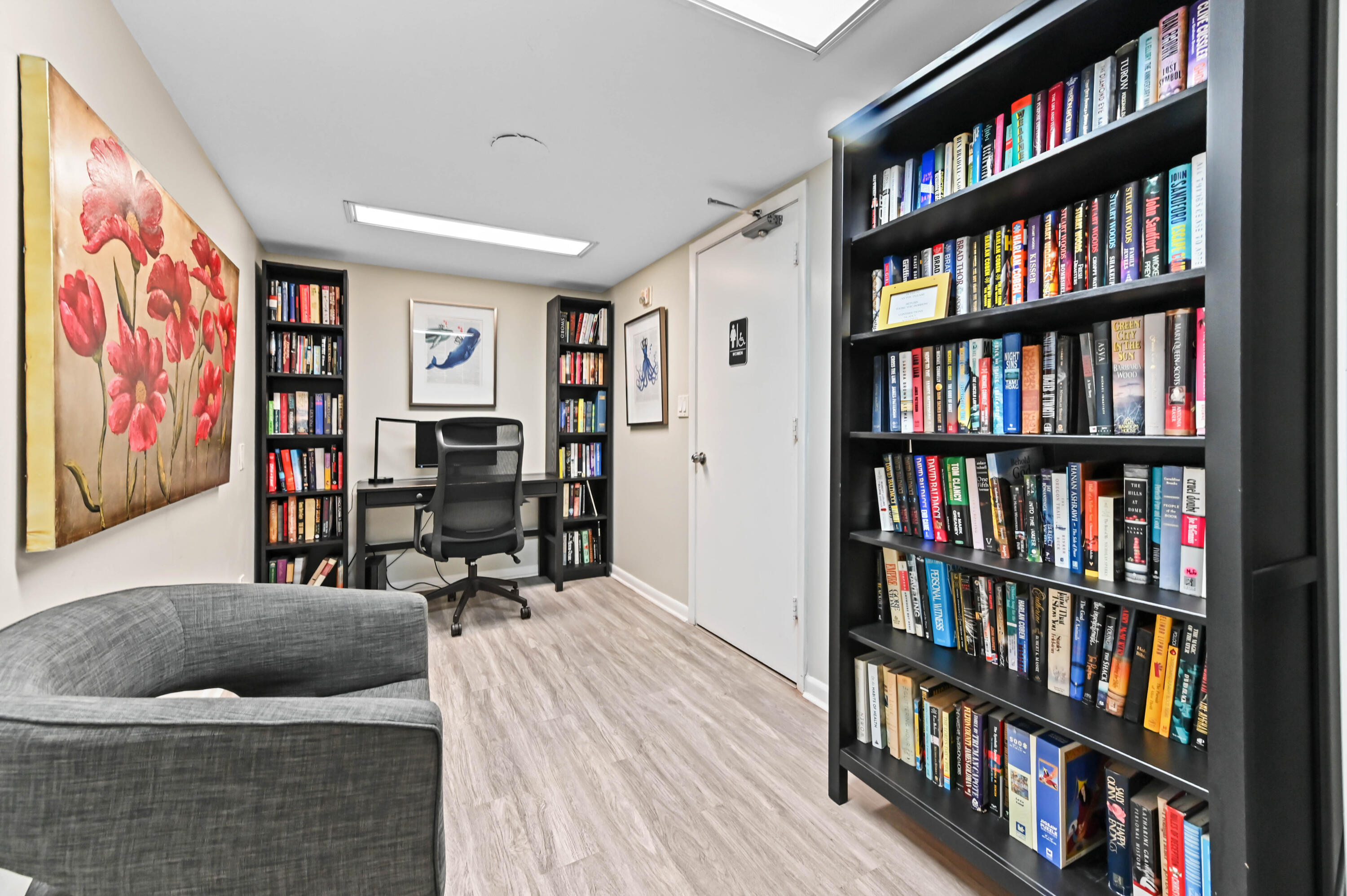 2425 Presidential Way, Unit 1806 West Palm Beach, FL 33401 - Photo 38 of 45 41 library 01