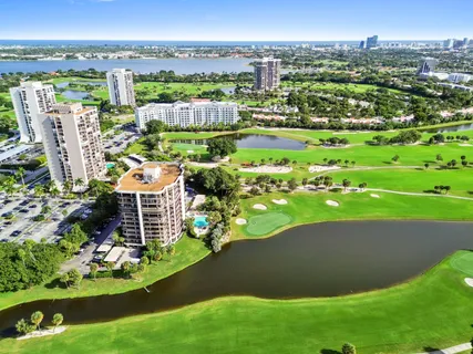 $350,000 | 2425 Presidential Way, Unit 1806, West Palm Beach, FL 33401