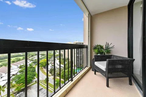 $350,000 | 2425 Presidential Way, Unit 1806, West Palm Beach, FL 33401