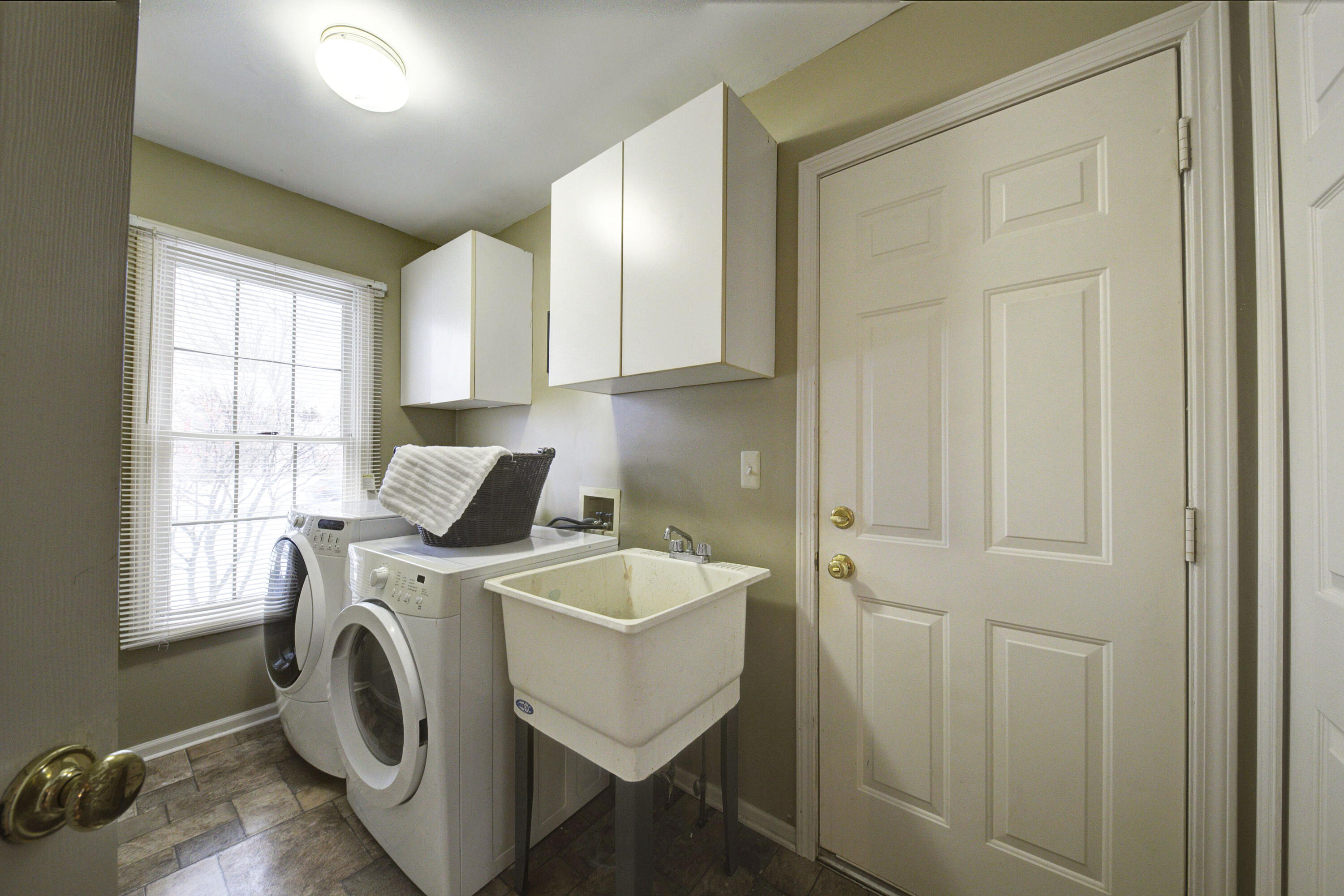 45246 Gerald Court Canton, MI 48188 - Photo 32 of 66 IMG_2109_10_11