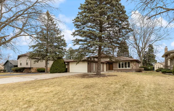 $3,975 | 8518 Candlelight Drive West, Willow Springs, IL 60480