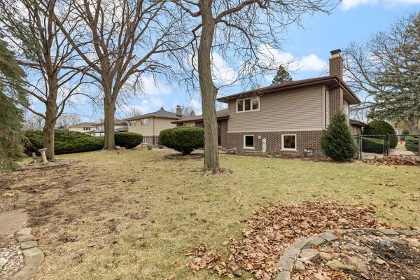 $3,975 | 8518 Candlelight Drive West, Willow Springs, IL 60480