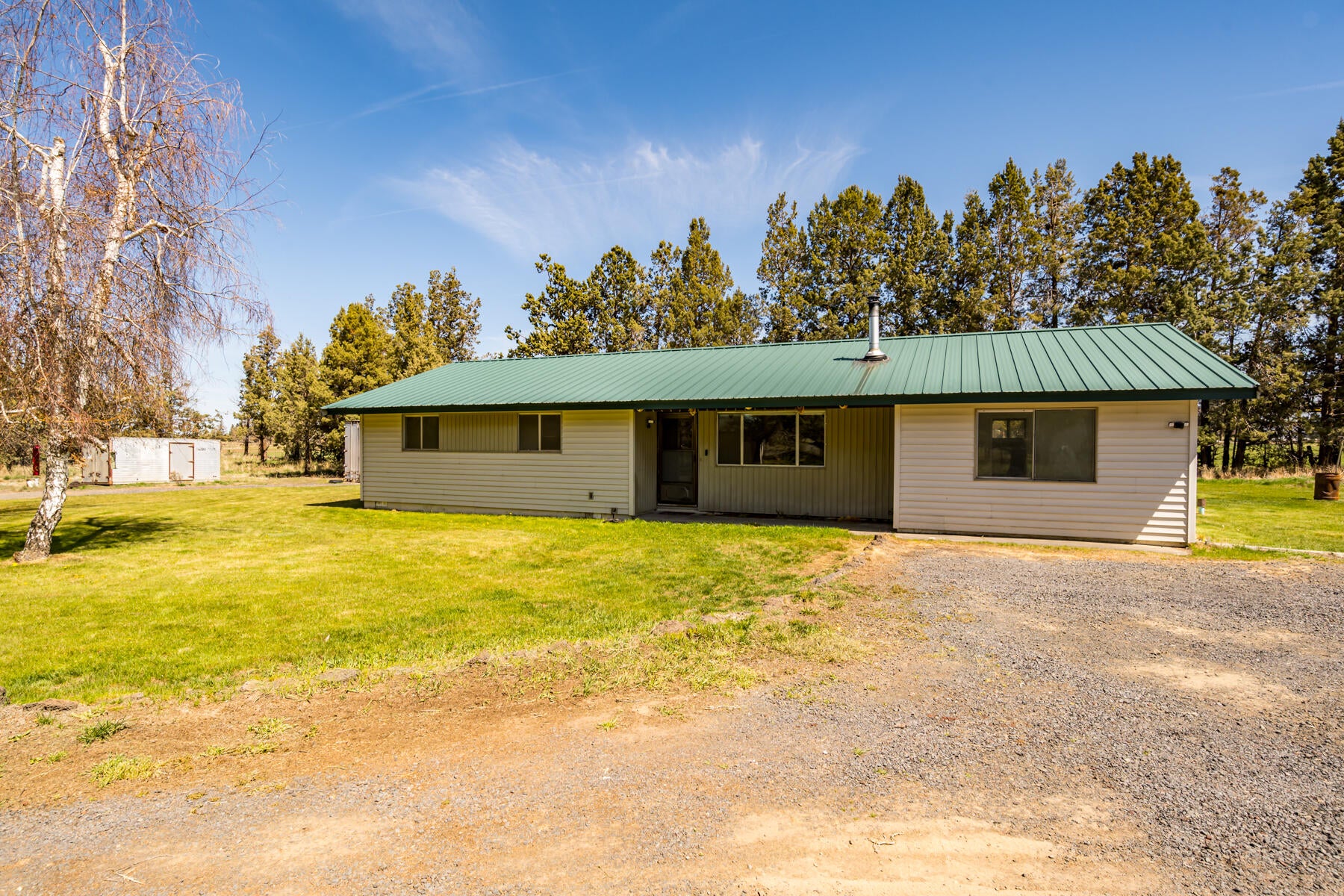 22070 Erickson Road Bend, OR 97701 - Photo 8 of 37 JH5_9179