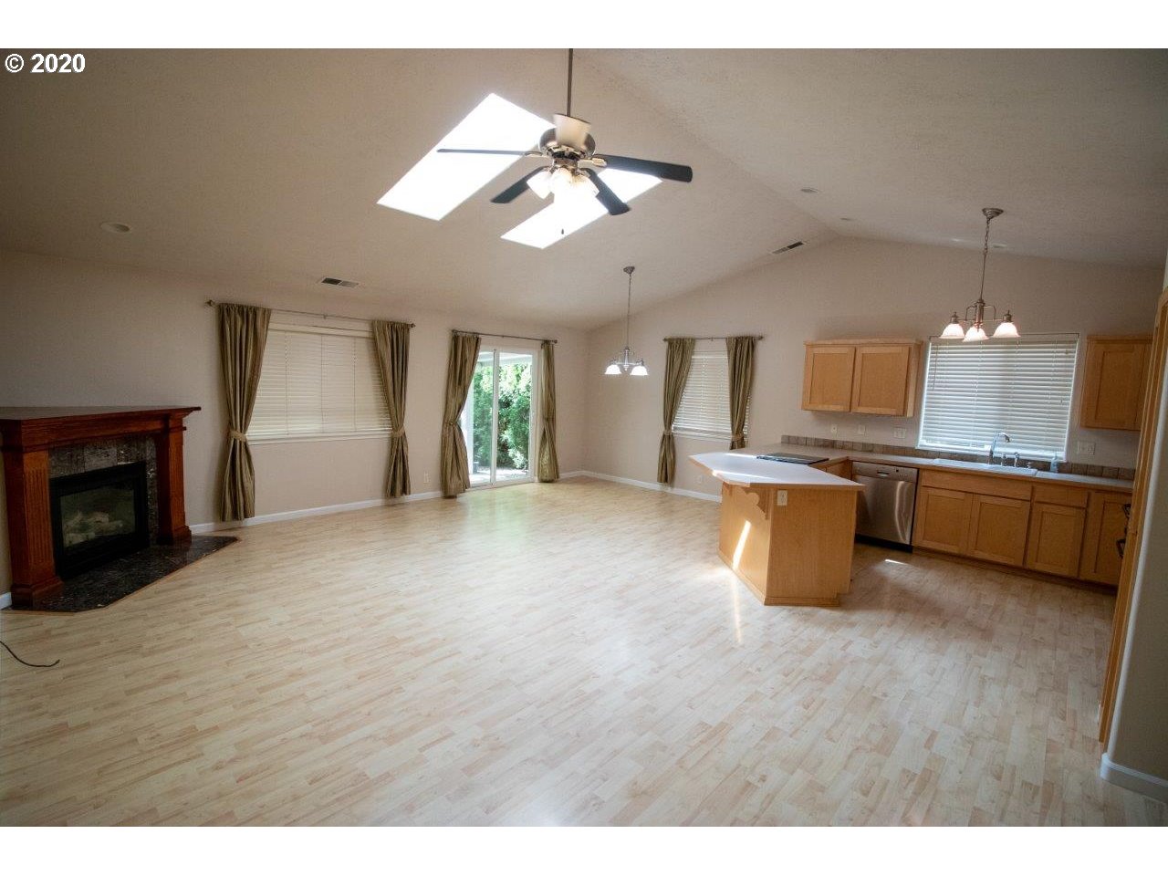 624 63rd Street Springfield, OR 97478 - Photo 4 of 22
