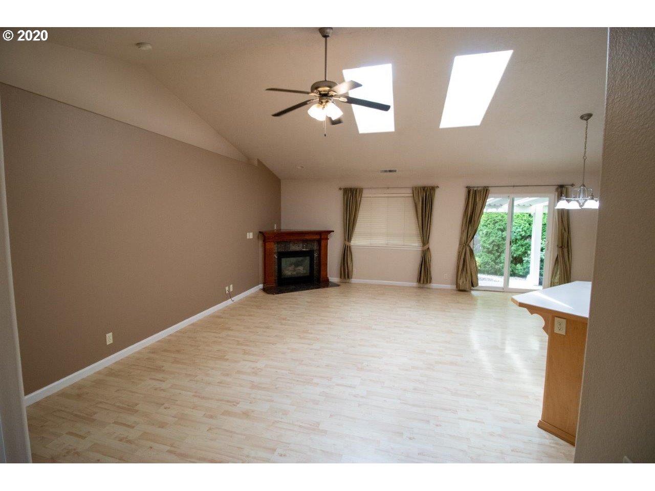624 63rd Street Springfield, OR 97478 - Photo 5 of 22