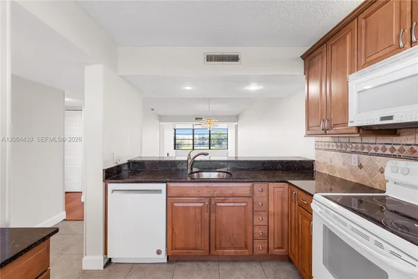 $2,450 | 1524 Whitehall Drive, Unit 405, Davie, FL 33324