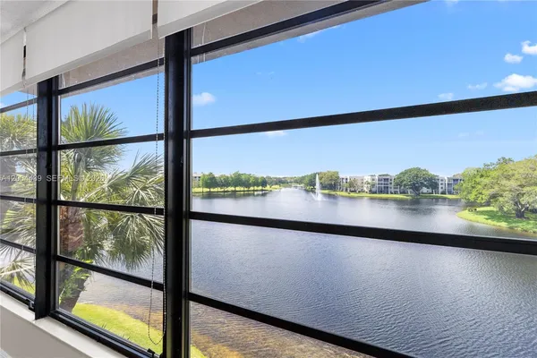 $2,450 | 1524 Whitehall Drive, Unit 405, Davie, FL 33324