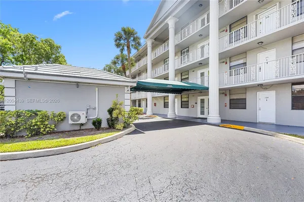 $2,450 | 1524 Whitehall Drive, Unit 405, Davie, FL 33324