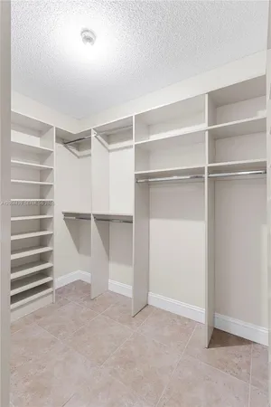$2,450 | 1524 Whitehall Drive, Unit 405, Davie, FL 33324