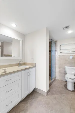 $2,450 | 1524 Whitehall Drive, Unit 405, Davie, FL 33324