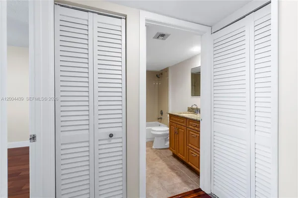 $2,450 | 1524 Whitehall Drive, Unit 405, Davie, FL 33324