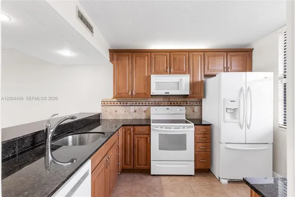 $2,450 | 1524 Whitehall Drive, Unit 405, Davie, FL 33324