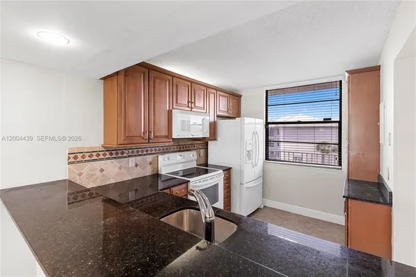 $2,450 | 1524 Whitehall Drive, Unit 405, Davie, FL 33324