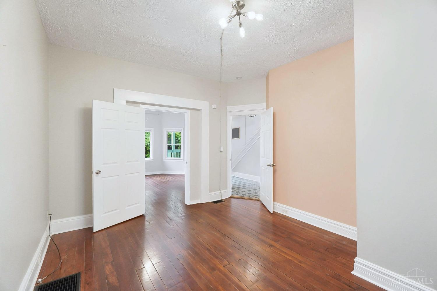 3143 Riverside Drive Cincinnati, OH 45226 - Photo 12 of 50 Gallery Image 12
