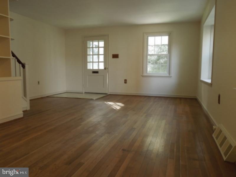 1133 Jamaica Road Lancaster, PA 17602 - Photo 1 of 15 Gallery Image 1