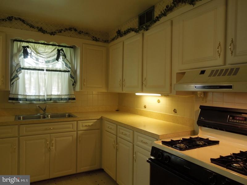 1133 Jamaica Road Lancaster, PA 17602 - Photo 12 of 15 Gallery Image 12