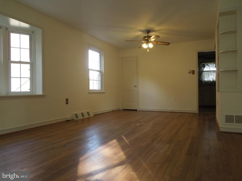 1133 Jamaica Road Lancaster, PA 17602 - Photo 6 of 15 Gallery Image 6