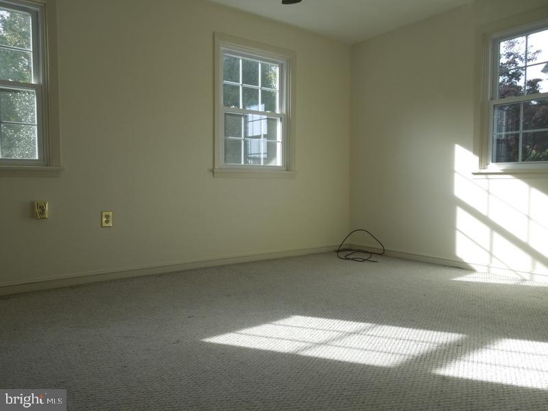 1133 Jamaica Road Lancaster, PA 17602 - Photo 7 of 15 Gallery Image 7