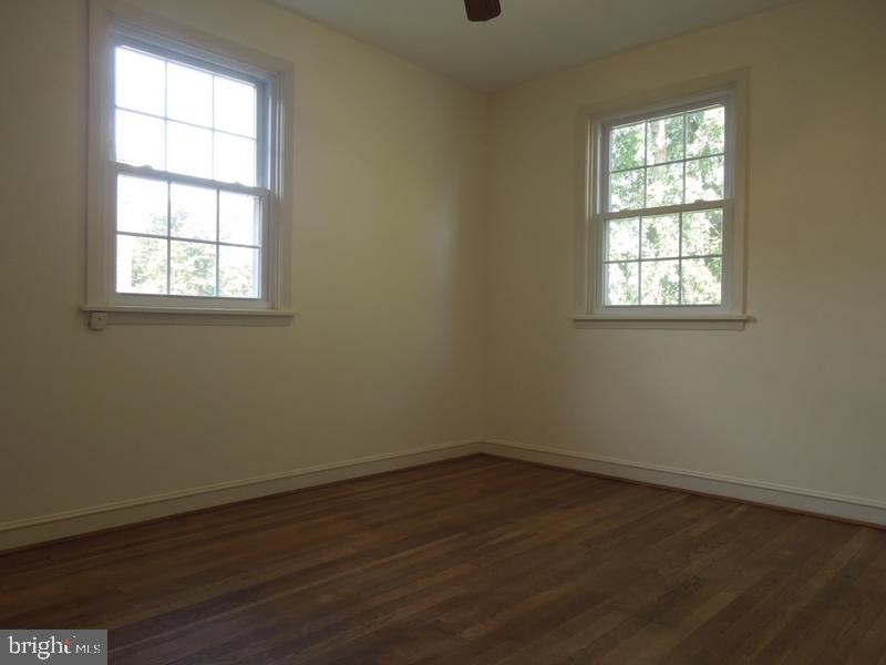 1133 Jamaica Road Lancaster, PA 17602 - Photo 9 of 15 Gallery Image 9