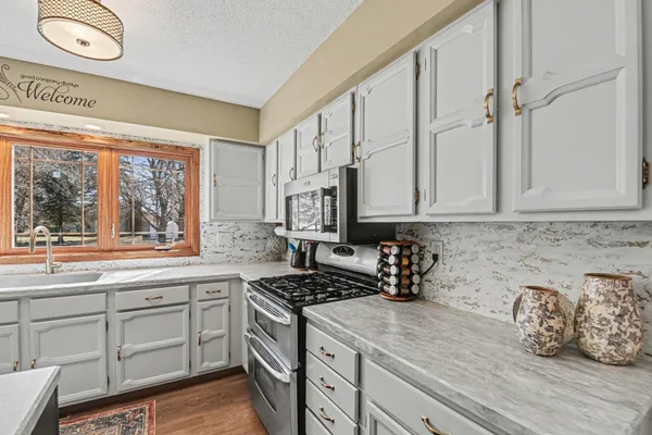 $389,500 | 902 6th Avenue Southeast, Pipestone, MN 56164