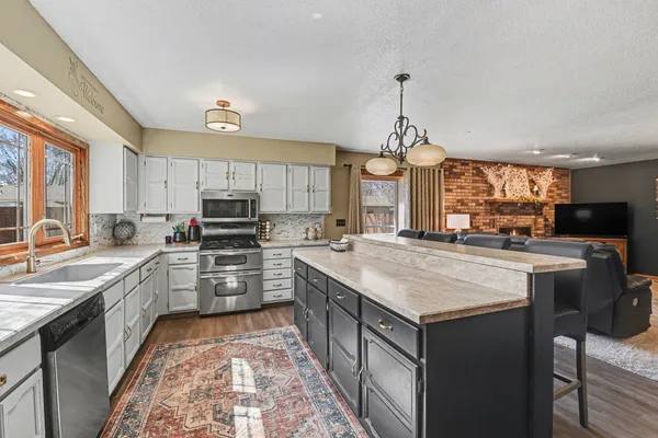 $389,500 | 902 6th Avenue Southeast, Pipestone, MN 56164