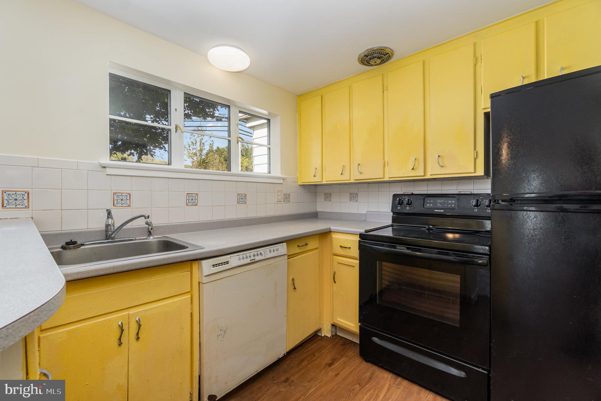915 Colonial Road Harrisburg, PA 17112 - Photo 14 of 30 Kitchen