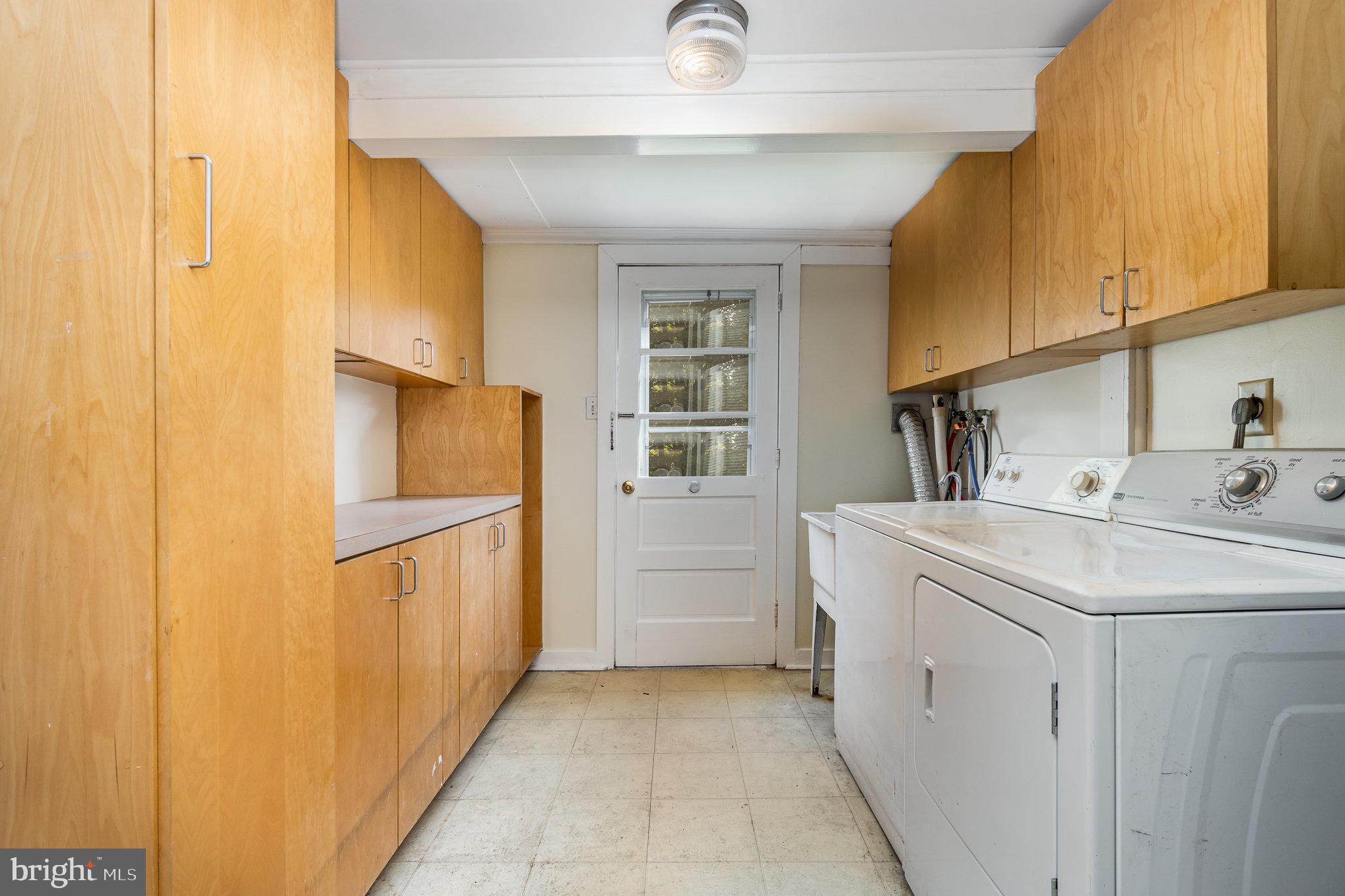 915 Colonial Road Harrisburg, PA 17112 - Photo 15 of 30 Laundry