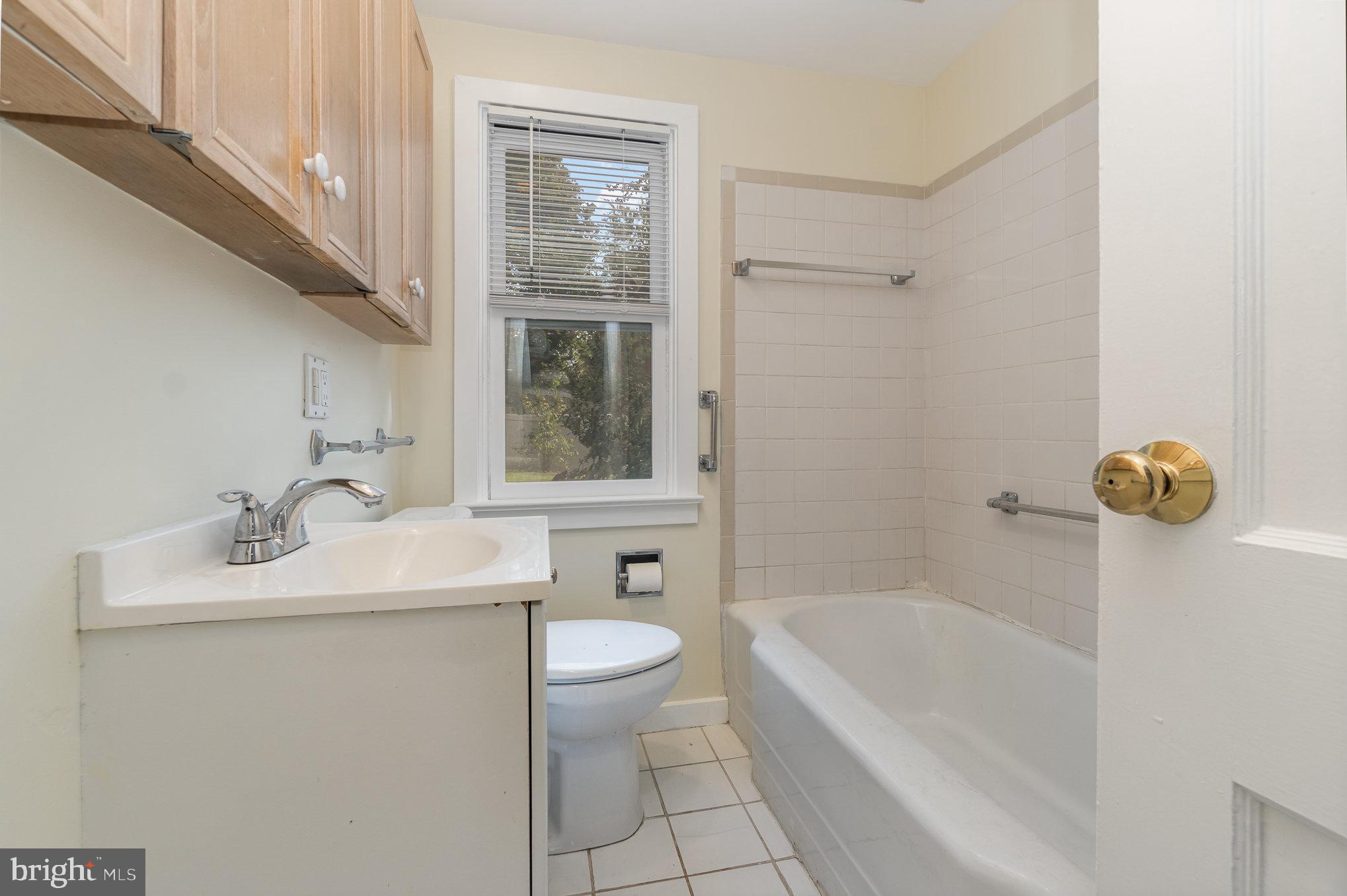 915 Colonial Road Harrisburg, PA 17112 - Photo 24 of 30 Bathroom