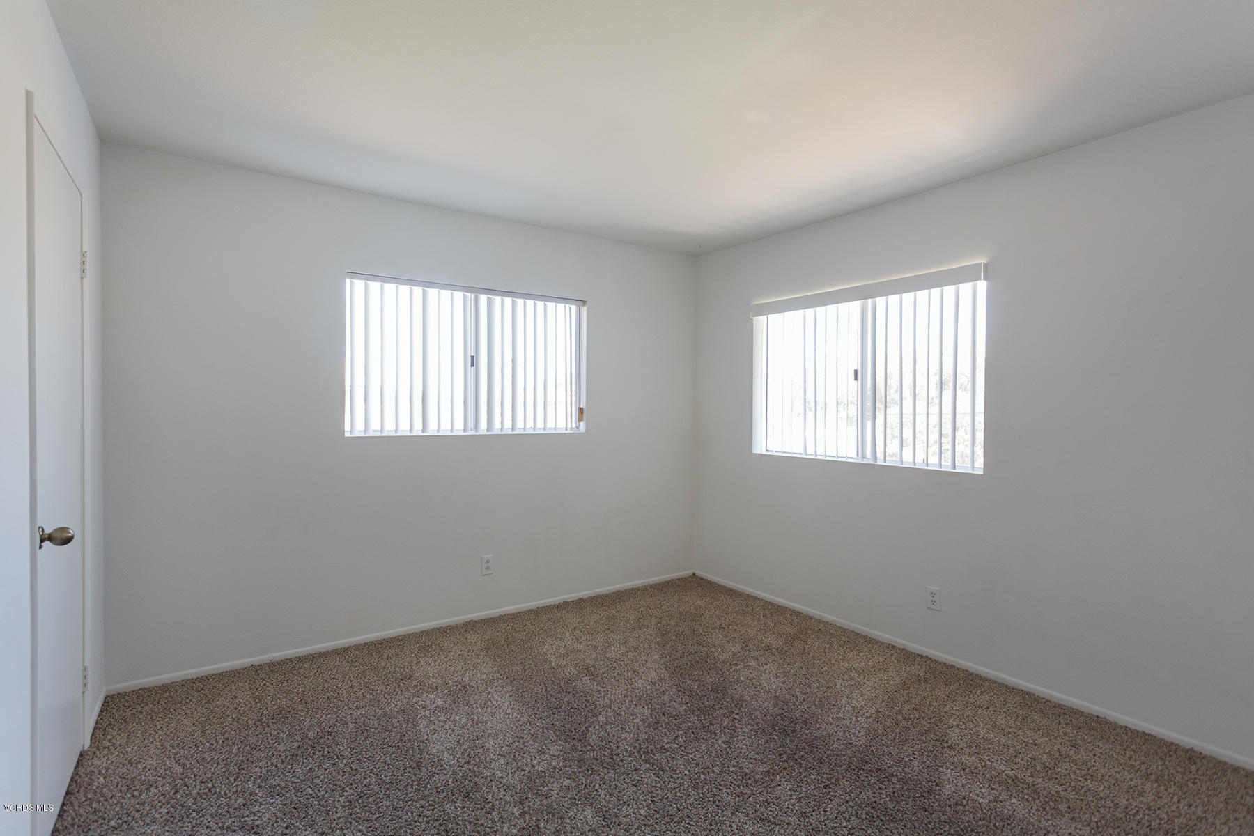 4516 Apricot Road, Unit B Simi Valley, CA 93063 - Photo 22 of 24 an empty room with windows