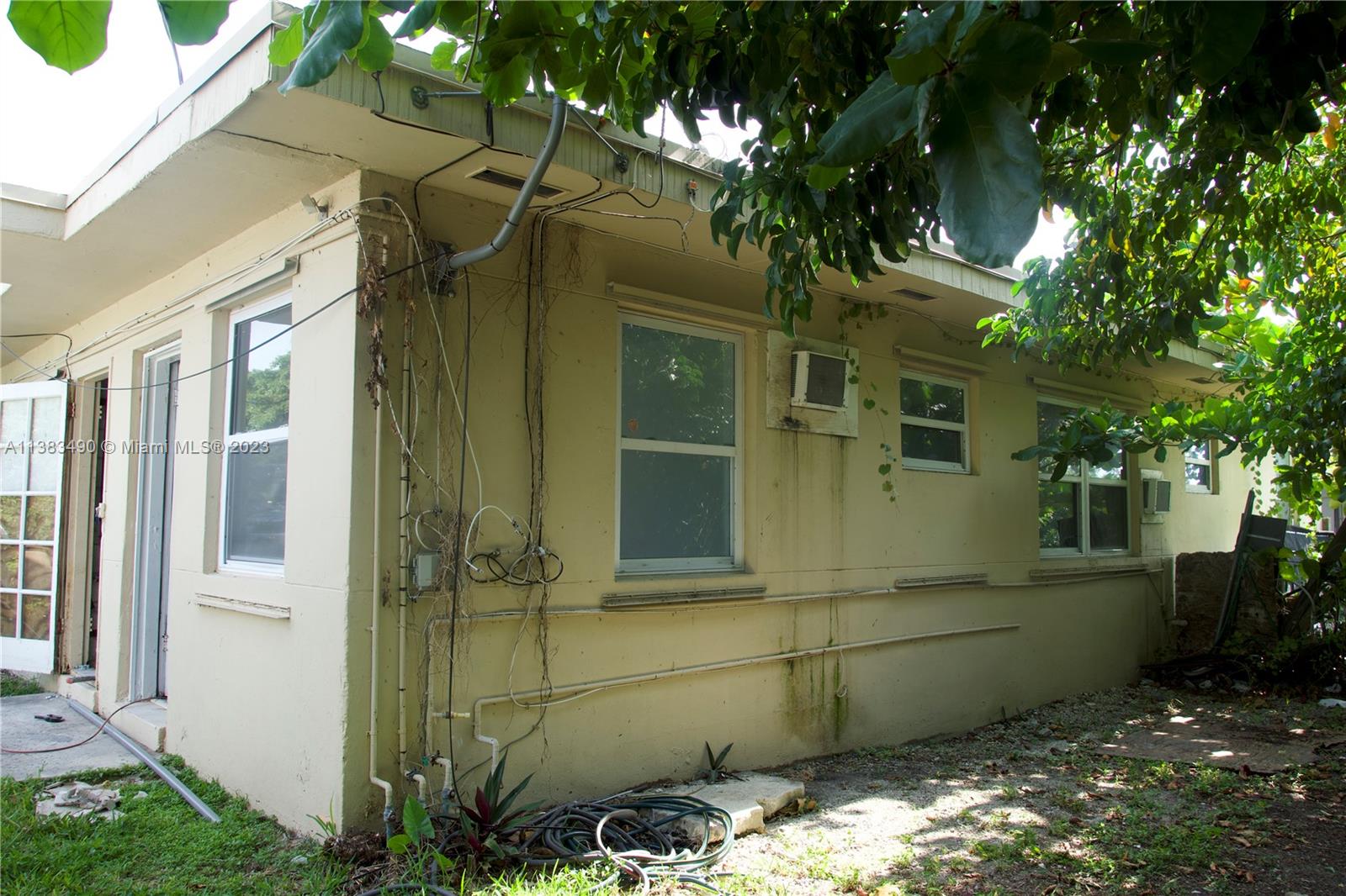 Goulds Miami, FL 33170 - Photo 5 of 10 a view of a small house