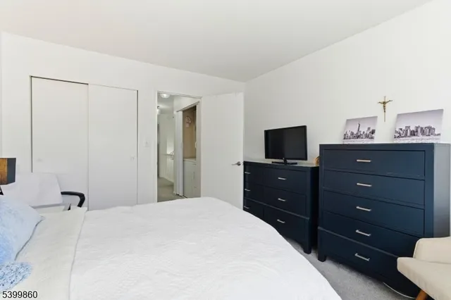 $365,000 | 14 Willow Circle, Hamburg, NJ 07419