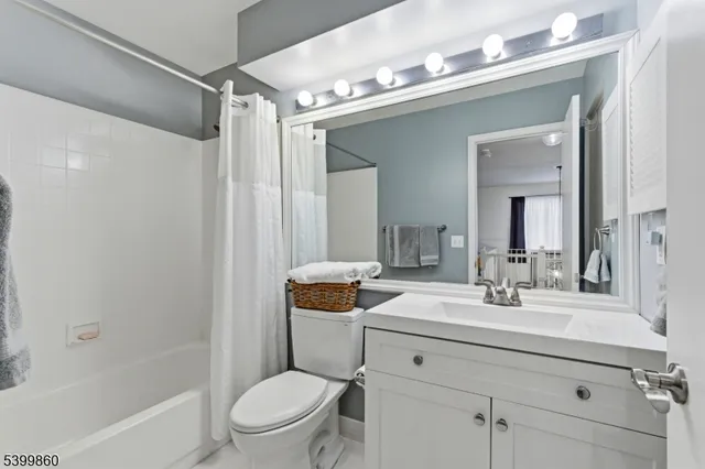 $365,000 | 14 Willow Circle, Hamburg, NJ 07419