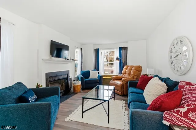 $365,000 | 14 Willow Circle, Hamburg, NJ 07419