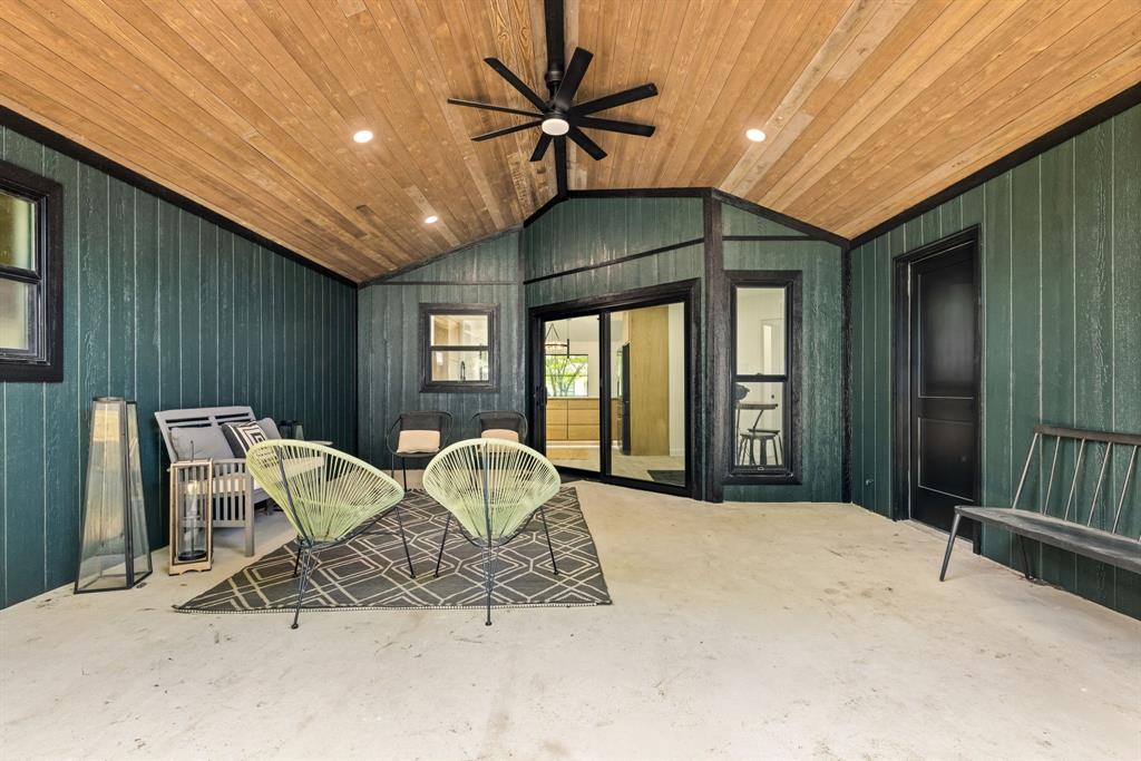 1112 Chesterton Drive Richardson, TX 75080 - Photo 28 of 31 a living room filled with furniture