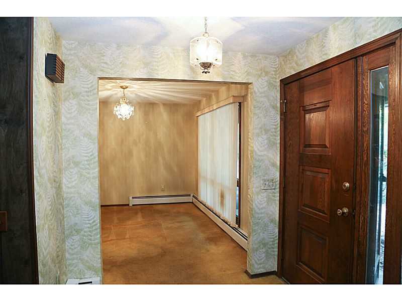 23 Latham Farm Road Smithfield, RI 02917 - Photo 4 of 25 Entry.