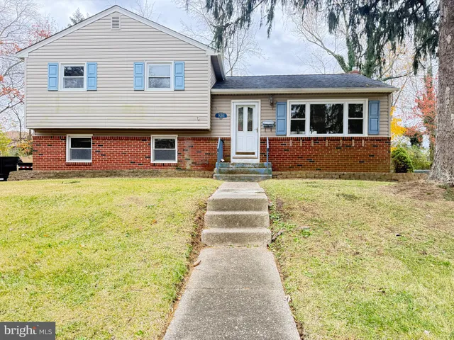 a front view of house with yard