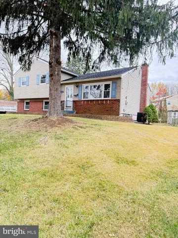 a front view of house with yard