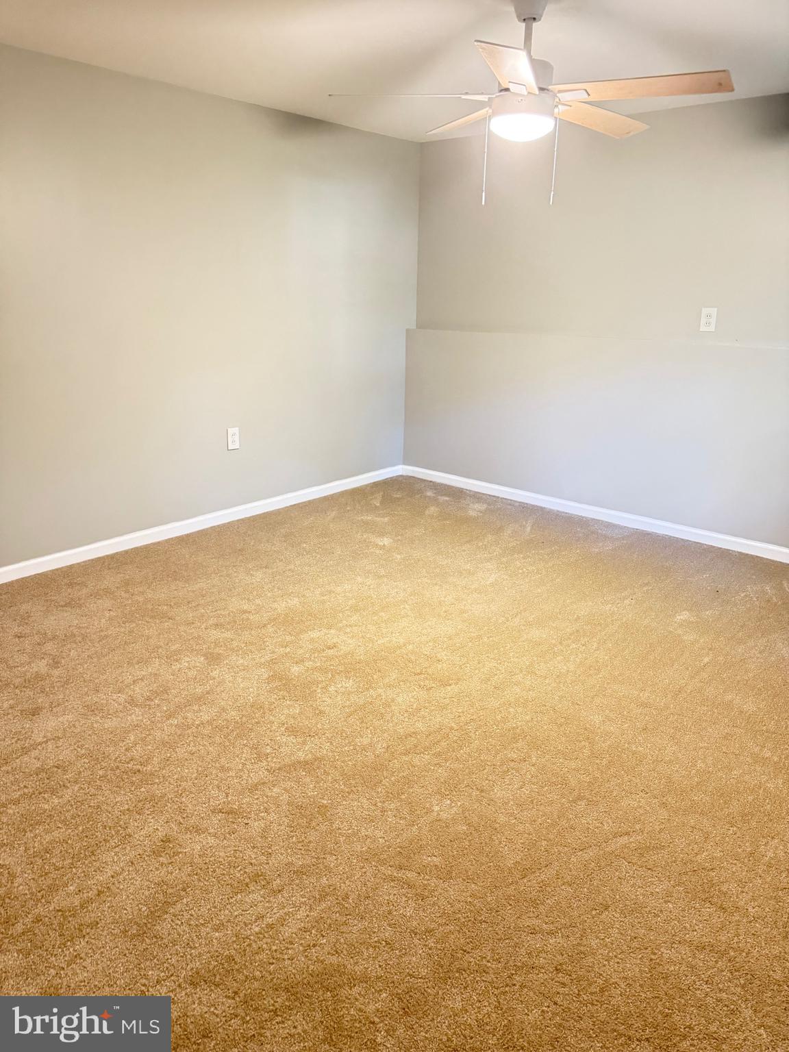 930 Woodlane Road Mount Holly, NJ 08060 - Photo 22 of 26 an empty room with a ceiling fan and a window