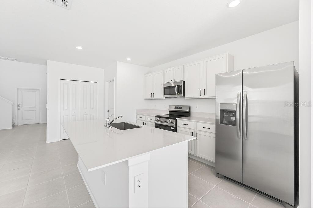 2182 Lasso Loop Eagle Lake, FL 33839 - Photo 5 of 47