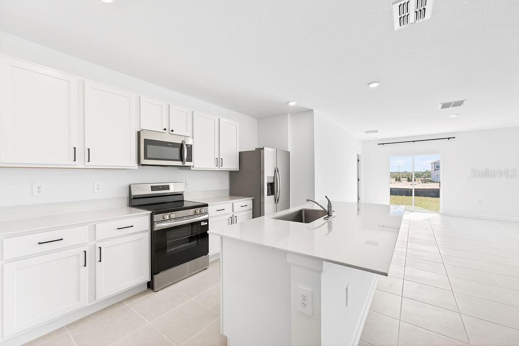 2182 Lasso Loop Eagle Lake, FL 33839 - Photo 6 of 47