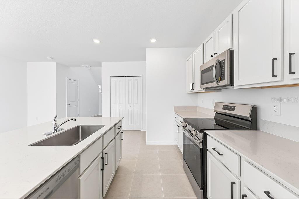 2182 Lasso Loop Eagle Lake, FL 33839 - Photo 8 of 47