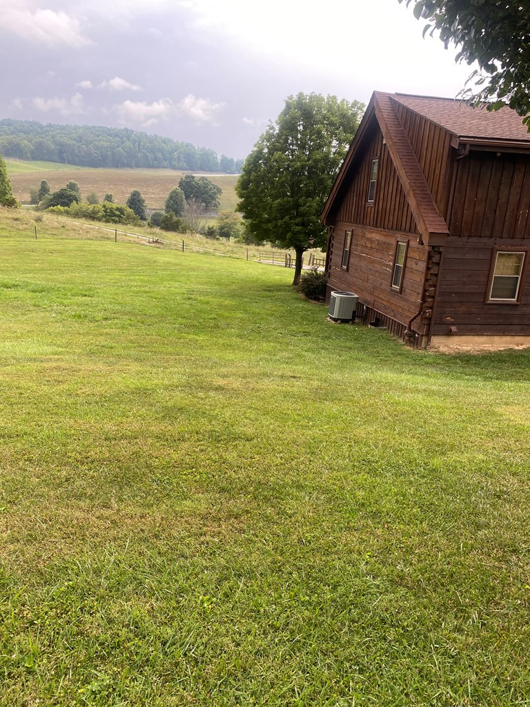 3915 Mountain Road Cedar Bluff, VA 24609 - Photo 6 of 43 Gallery Image 6