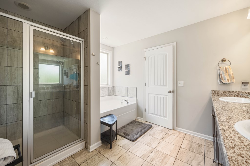 6906 Nuthatch Court Columbus, GA 31909 - Photo 20 of 33 Master Bathroom