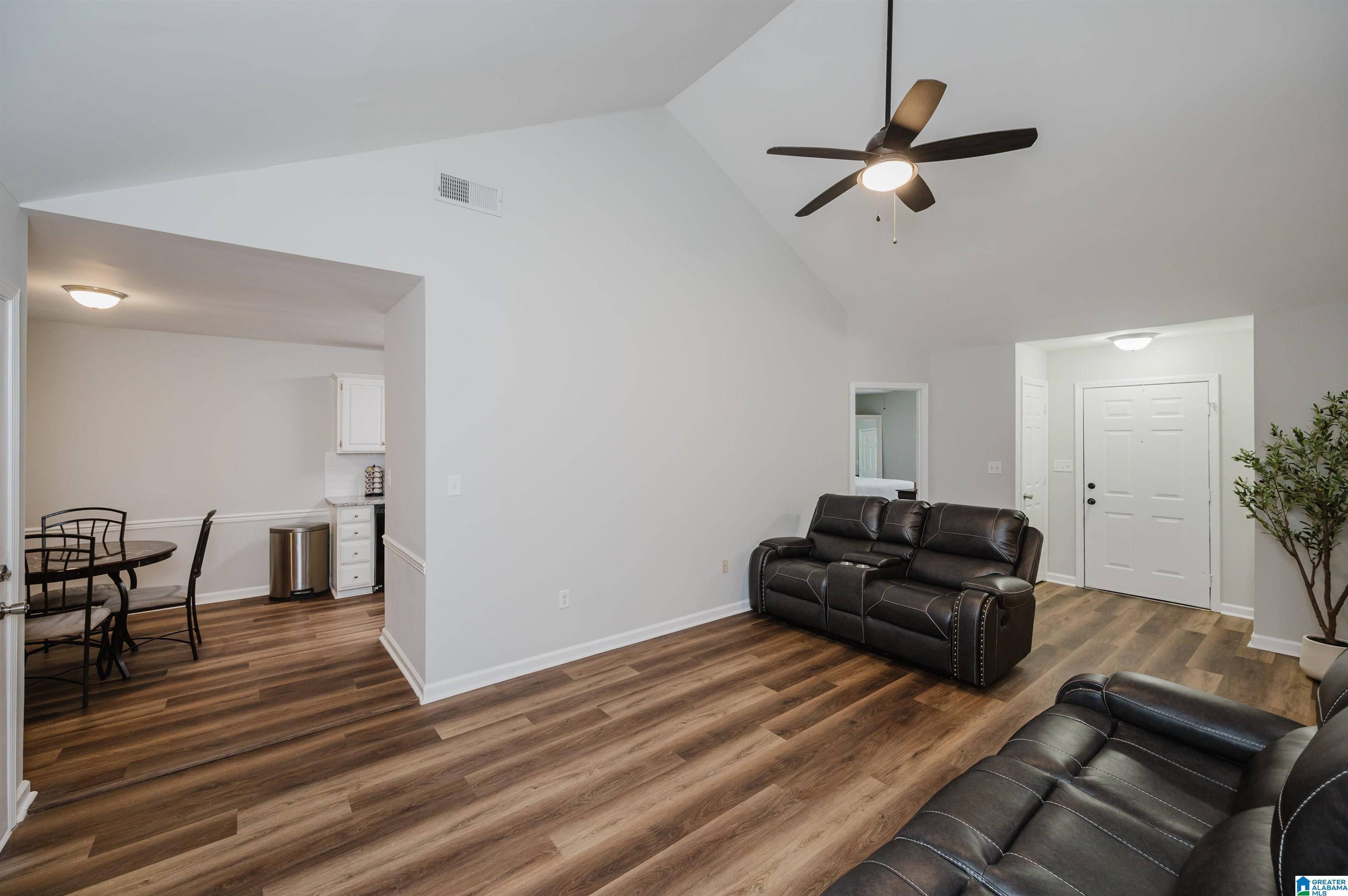 126 Cambridge Pointe Circle Alabaster, AL 35007 - Photo 3 of 15