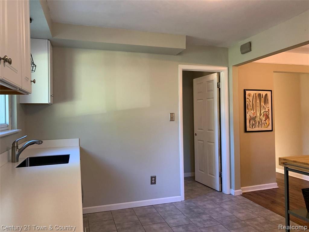 4927 Rioview Drive Clarkston, MI 48346 - Photo 8 of 20